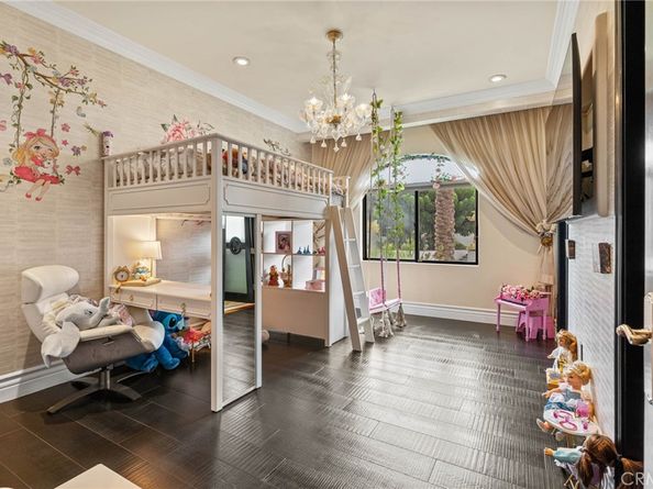 4555 Winnetka Avenue, Woodland Hills CA 91364