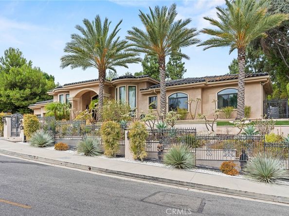 4555 Winnetka Avenue, Woodland Hills CA 91364