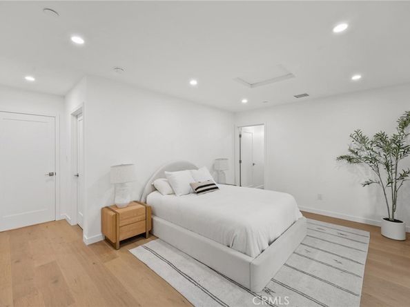 14328 Emelita Street, Sherman Oaks CA 91401