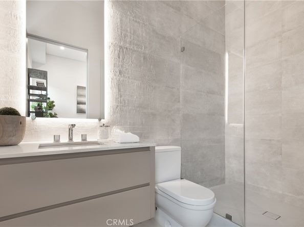 627 N Vista Street, Los Angeles CA 90036