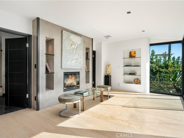 1782 Viewmont Drive, Los Angeles CA 90069