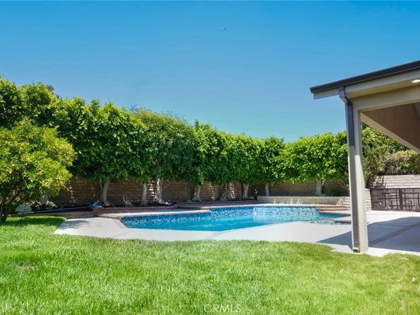 17063 Knapp Street, Northridge CA 91325