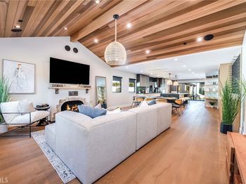 622 N La Jolla Avenue