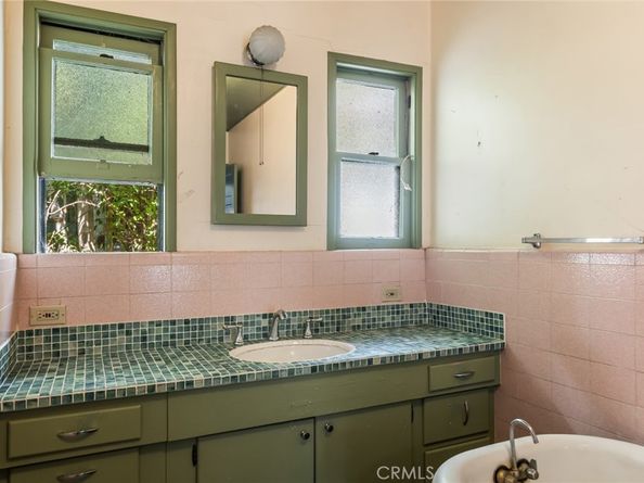 2100 Holly Drive, Los Angeles CA 90068