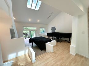 22037 Ybarra, Woodland Hills CA 91364