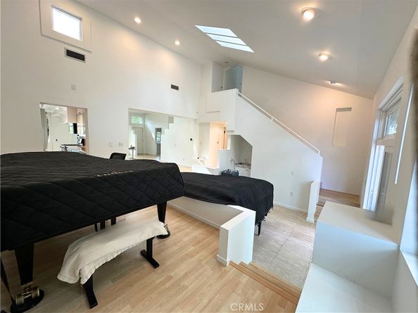 22037 Ybarra, Woodland Hills CA 91364