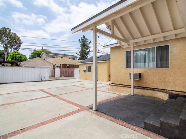 19324 Victory Boulevard, Reseda CA 91335