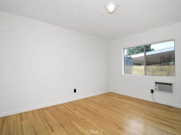 19324 Victory Boulevard, Reseda CA 91335