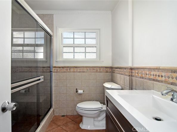 19324 Victory Boulevard, Reseda CA 91335