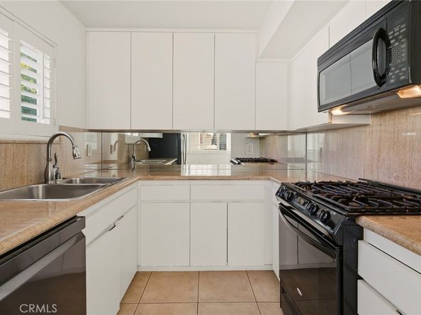 22117 Burbank Boulevard 7, Woodland Hills CA 91367