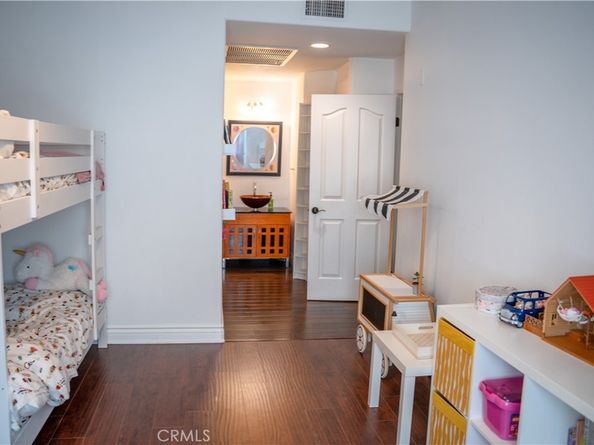 4128 Whitsett 101, Studio City CA 91604