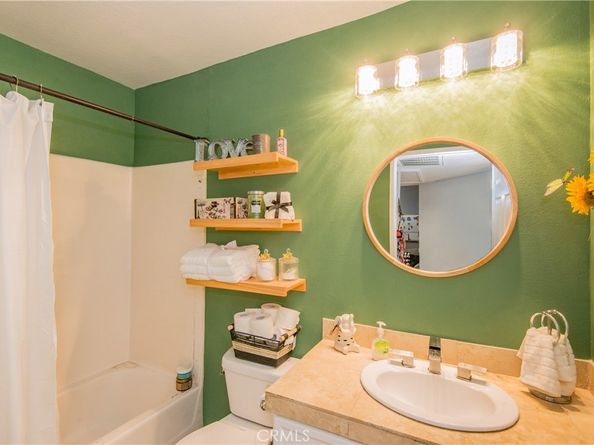 7045 Woodley Avenue 218, Van Nuys CA 91406