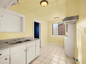 818 W 65th, Los Angeles CA 90044