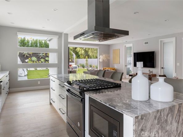 4731 Topanga Canyon Boulevard, Woodland Hills CA 91364