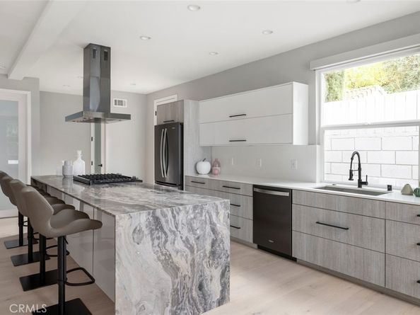 4731 Topanga Canyon Boulevard, Woodland Hills CA 91364