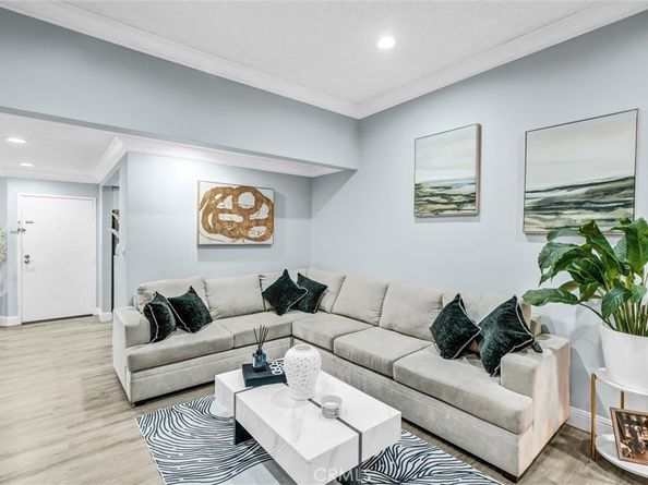 7800 Topanga Canyon, Canoga Park CA 91304