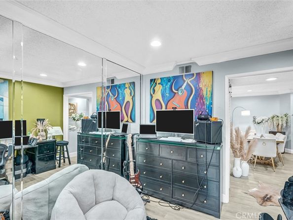 7800 Topanga Canyon, Canoga Park CA 91304