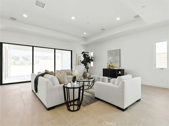 11925 Red Hawk Lane, Porter Ranch CA 91326