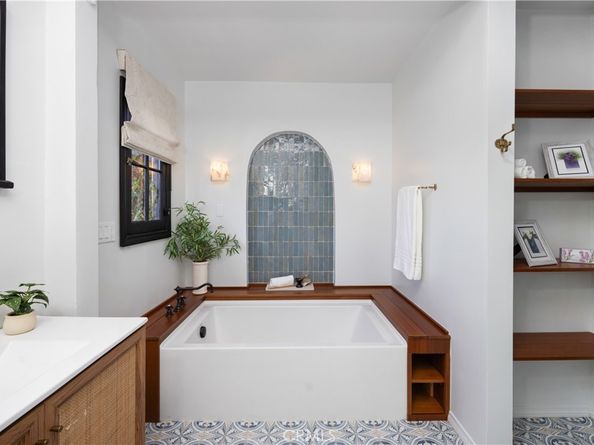 2618 Nottingham Avenue, Los Angeles CA 90027