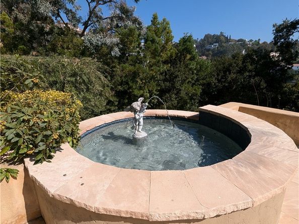 2618 Nottingham Avenue, Los Angeles CA 90027