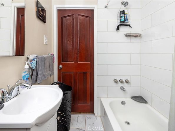 1657 W 67th Street 2, Los Angeles CA 90047