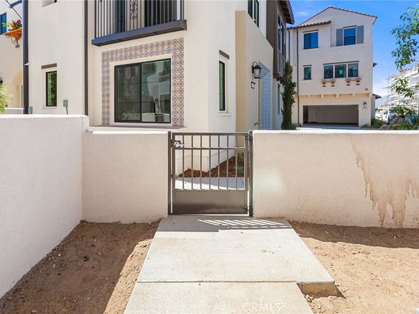 150 Bridle Drive, Burbank CA 91506