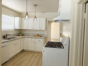 10563 Las Lunitas, Tujunga CA 91042