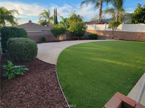 10563 Las Lunitas, Tujunga CA 91042