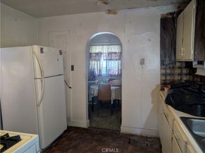 975 E 43RD Street PLACE, Los Angeles CA 90011