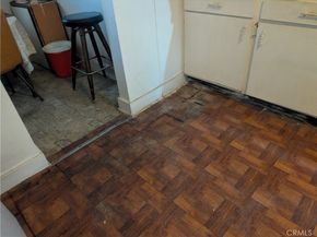 975 E 43RD Street PLACE, Los Angeles CA 90011