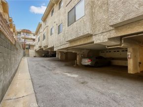 10214 Samoa 25, Tujunga CA 91042