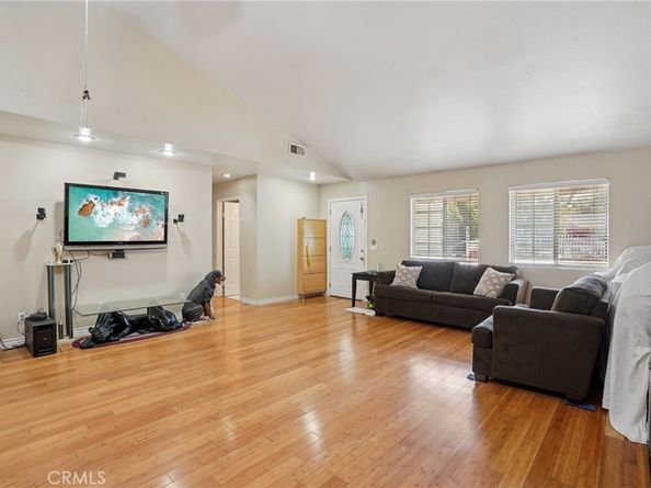 5810 Denny Avenue, North Hollywood CA 91601
