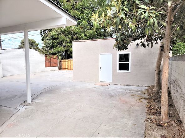 7040 3rd, Los Angeles CA 90043