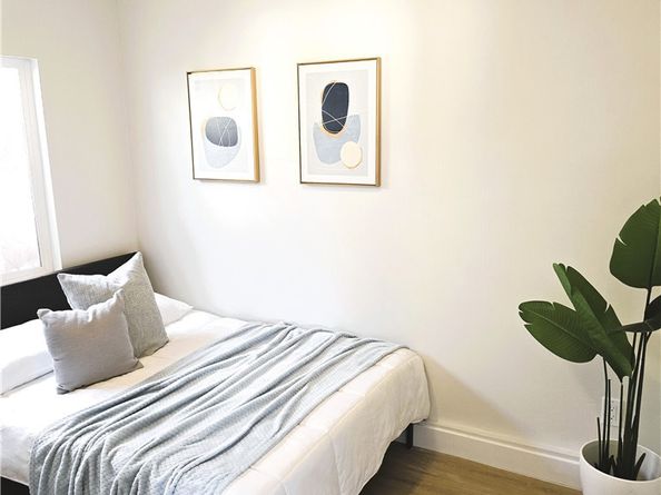 7040 3rd, Los Angeles CA 90043