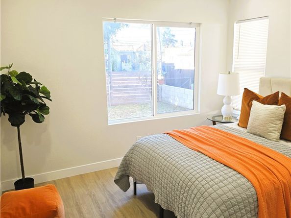 7040 3rd, Los Angeles CA 90043