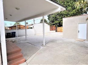 7040 3rd, Los Angeles CA 90043