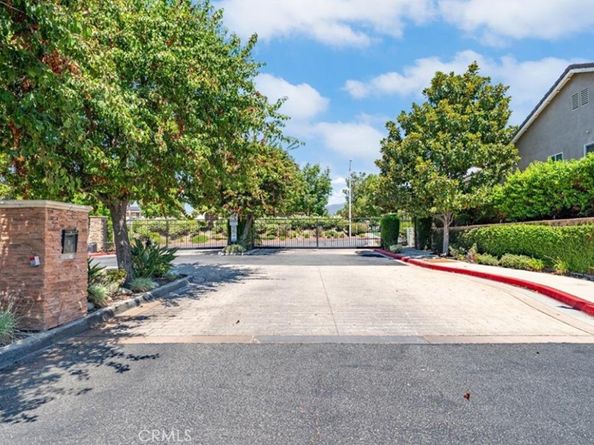 565 Alderbery Lane, Pomona CA 91767