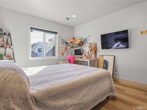 20422 Schoenborn, Winnetka CA 91306