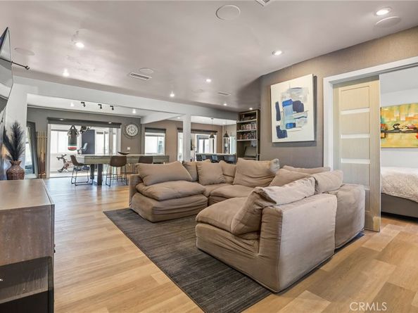 20422 Schoenborn, Winnetka CA 91306