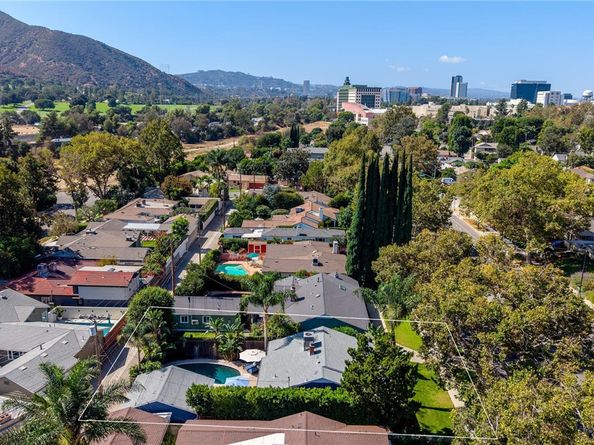 1520 W Riverside Drive W, Burbank CA 91506