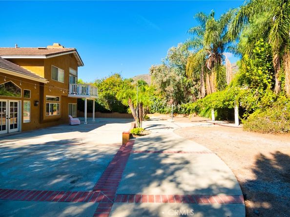 16 Los Felis, Pomona CA 91766