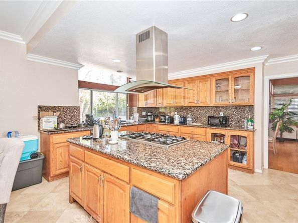 16 Los Felis, Pomona CA 91766