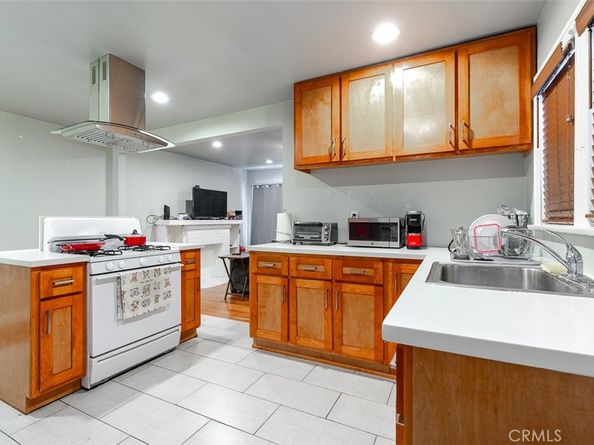 1216 N St Andrews, Los Angeles CA 90038
