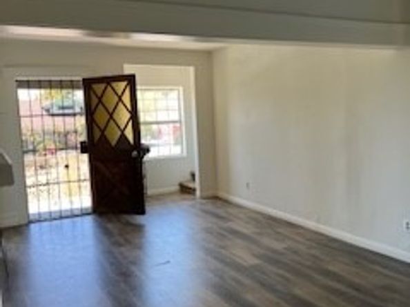 586 W 1st Street, San Pedro CA 90731