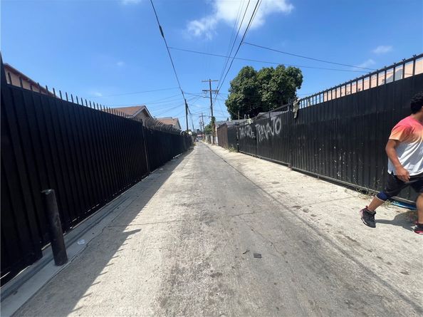 5881 S Broadway Avenue, Los Angeles CA 90003