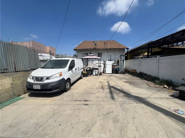 5881 S Broadway Avenue, Los Angeles CA 90003