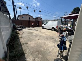 5881 S Broadway Avenue, Los Angeles CA 90003