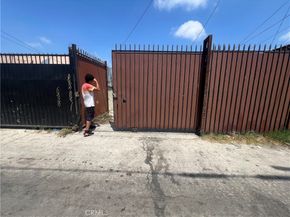 5881 S Broadway Avenue, Los Angeles CA 90003