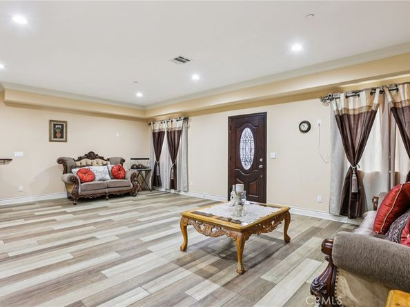 204 E 121st Street, Los Angeles CA 90061