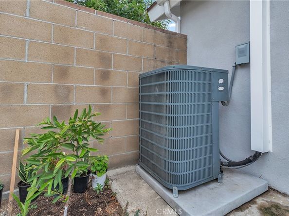 1121 Eucalyptus Lane, Pasadena CA 91103